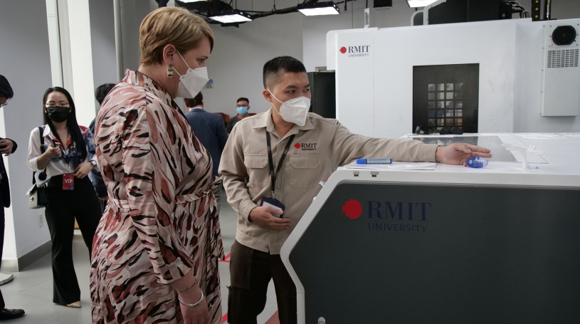 Ms Rebecca Hall visited RMIT University Vietnam’s modern facilities.